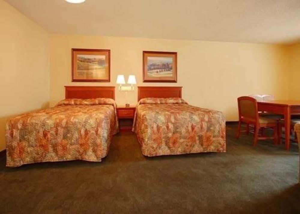 Econo Lodge Inn & Suites Kearney Extérieur photo